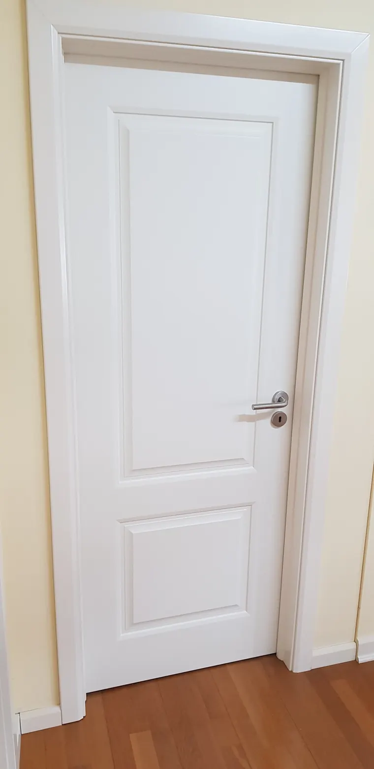 Porta interior lacada, modelo clássico