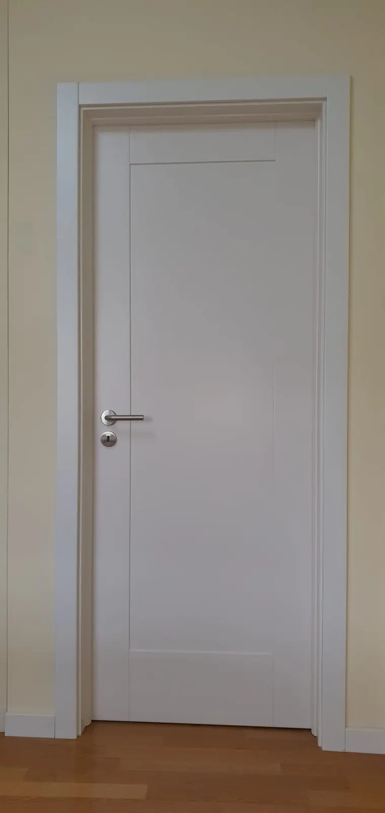 Porta interior lacada, modelo moderno